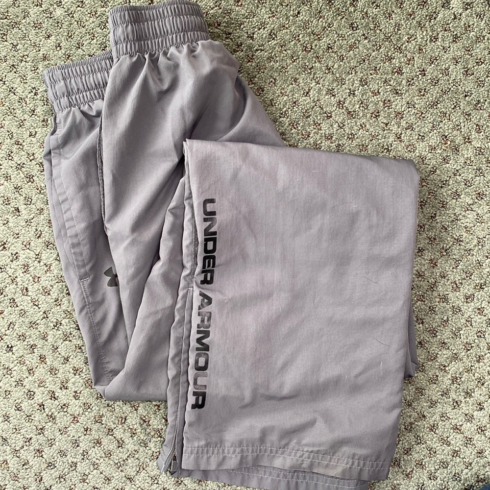 Under Armour Men’s wind pants. Size small.